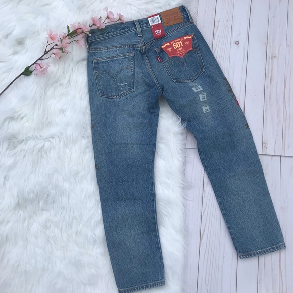 Levi rose embroidered cropped jeans - Picture 3 of 7